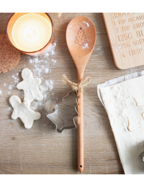 Set de patisserie - cuillère en bois et emporte pièce au choix